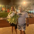 Osman došao na anelin rođendan kao da ide na plažu: Otac Stefana Karića pozirao sa ženom Kristinom u miniću, a evo šta kaže o…
