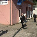 Kosovska policija blokirala prilaz železničkoj stanici u Zvečanu, skinut ćirilični natpis