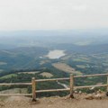 Na Rudniku pronađena srednjovekovna nadgrobna ploča sa mačevima i kletvom