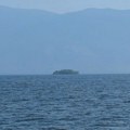 Misteriozno ostrvo koje je nestalo u jezeru ponovo je isplivalo: Na snimku iz svemira se sve vidi, iako se svi čude - odakle…
