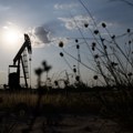 Nafta pojeftinila dok SAD i Iran razmatraju dogovor o otvaranju Ormuskog moreuza