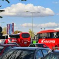 VIDEO, FOTO: Autobusi iz drugih gradova dovoze pristalice SNS-a na miting u Novom Sadu