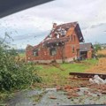 Mi se pržimo, a zemlje u regionu tuče snažno nevreme! Haos u Sloveniji - Vetar čupao stabla i krovove, to je tek početak