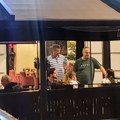 Marinika protestuje iz kafića Dok ljudi kisnu, Tepićka vodi anketni odbor uz kafu (video)