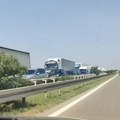 Teška saobraćajka na auto-putu Novi Sad-Beograd Nekoliko povređenih, među njima i beba! (video)