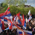 (FOTO/VIDEO) Održan miting „Srpska te zove“ zbog rezolucije o Srebrenici: Došli funkcioneri iz Srbije Sve stranke u RS…