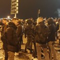 Protest u Novom Sadu: Blokiran Varadinski most, pokret "Bravo" tvrdi da je priveden Pogačar