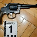 U Nišu uhapšene dve osobe zbog prodaje droge, nađen i revolver