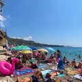 Pivo i kafa 3, ručak 6, smeštaj samo 30 evra: Kakve su cene u Sutomoru ove godine, ima izbora za svačiji džep