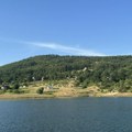 Званичне анализе тврде једно, удружење грађана Борани се питају друго: Шта се дешава са водом на Борском језеру?