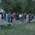 Protest u OŠ "Đuro Strugar" na Novom Beogradu: Roditelji se plaše za bezbednost dece