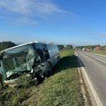 Autobus sleteo s puta posle sudara u Bresnici na putu Čačak - Kraljevo: IMA POGINULIH