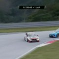 Dušan Borković imao sudar na trci: Protivnik ga nesportski udario otpozadi, reakcija Srbina je bila za anale