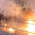 Ne smiruje se haos u Tirani: Demonstranti bacili Molotovljeve koktele na zgradu vlade, eskalirali sukobi s policijom! Traže…
