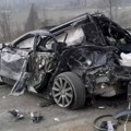 4 povređena, troje lakše, jedan teže: Detalji saobraćajne nesreće u Brasini kod Loznice, automobil potpuno smrskan, pretvoren…