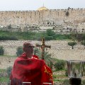 Latinski patrijarh predvodio uskršnju misu u gotovo praznoj crkvi: Stari grad u Jerusalimu pust zbog rata sa Iranom