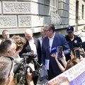 Šta je Vučić rekao radnicima GSP-a koji su mu predali peticiju?