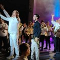 Kebo, šta uradi to? Dragan Kojić na spektakularan način stigao u Niš sa trubačima (foto/video)