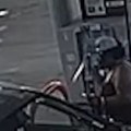 Divljala sa nožem u ruci! Otela kamion, udarala u automobile, pa krenula u krvavi pohod (video)