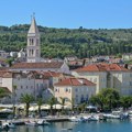 Turisti se žale na letovanje u Hrvatskoj: "Pokajali smo već prvog dana", a posebno ih je razbesnelo 30 sekundi tuširanja za 50…