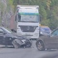 Prve slike nezgode kod Užica: Automobili slupani, kolona vozila nekoliko kilometara