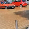 Потоп на Видиковцу Вода на све стране, возила се једва крећу (видео)