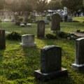Pogrebnici doživeli šok na groblju Opasna situacija zamalo napravila veliki problem (video)