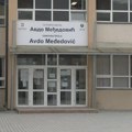 Direktora škole u Novom Pazaru nastavnik optužio za nepotizam