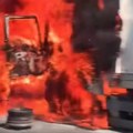 Crni dim kulja na sve strane: Izgorela kabina kamiona na auto-putu kod Merošine (video)