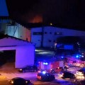 Plamen je ogroman, gori proizvodni pogon: Veliki požar izbio u dragačevskom selu Vučkovica (FOTO)(VIDEO)