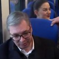 Vučić tvrdi da je u Kragujevcu 16.000 ljudi, a da u Sremsku Mitrovicu dolazi 120.000