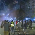 (VIDEO) U Novom Sadu novi napad naprednjaka pirotehnikom na građane, pretučen bajker