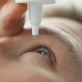 Направљене капи за очи које би могле да замене наочаре или операцију далековидости