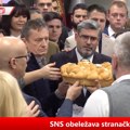SNS obeležava Svetu Petku: I na krsnoj slavi o „obojenoj revoluciji“ i „zloupotrebi tragedije“, a ko je domaćin ove godine?…