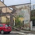 OBJEKAT SE RASPAO USRED ULICE! Lokal na Obilićevom vencu opasan za prolaznike – rušenje stalo zbog restitucije