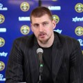 Jokić odmahnuo glavom, Amerikanci počeli da se smeju: Baš takav odgovor su čekali od Nikole