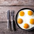Kako se pravilno peku jaja na oko: Ovu grešku svi prave, kuvari otkili jedan trik