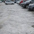 НПС Зрењанин: Лед на паркингу, наплата без застоја!? Ко је одговоран за неочишћене паркинге у Зрењанину? Лед на паркингу