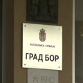 Bivši gradonalečnik Bora pod istragom zbog nezakonitog trošenja novca: Umesto u pritvoru, funkcioneri viđeni na poslu