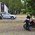 Drama kod motela u Kikindi, motociklista "ispravio" krivinu i sleteo sa puta: Hitno prevezen maloletnik u bolnicu (foto)