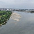 Nizak vodostaj Dunava otkrio ostatke rimskog mosta i mamuta, a kanal DTD - "stojadina" (VIDEO)
