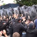 „Vučić snosi odgovornost za napade na vojnike KFOR-a na severu Kosova“: Nemački parlamentarac u Prištini