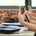 Uskoro novo pravilo u svim ovim školama Zabranjeno korišćenje mobilnih telefona