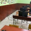 Pao plafon u gimnaziji u Bečeju, troje dece povređeno