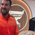 Novak Đoković dobio fenomenalan poklon od strane glavnih ljudi na Rolan Garosu: "Ovo je neverovatno"