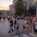 Šetnja, blokada pešačkih prelaza i raskrsnica u Leskovcu (video)
