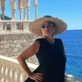 Voditelj je našu pevačicu vukao za noge usred emisije: Skandalozne scene još se pamte, svi su bili šokirani