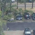 Nevreme u Beogradu: Devojka povređena na Slaviji, vetar oborio kran na Novom Beogradu, saobraćaj na aerodromu normalizovan