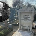 Potresne scene na večnoj kući Slađane Milošević: Crni šešir, crveni lak i meda na grobu