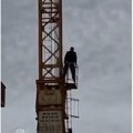 Aranđelovac: Muškarac se popeo na kran, na terenu pregovarači MUP-a